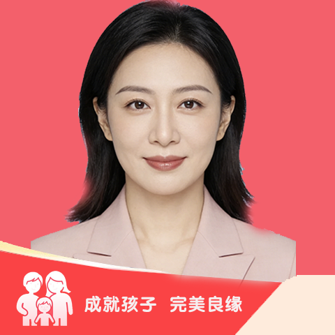 四十岁左右中年女性头像，穿职业套装，蓝色背景，专业商务形象