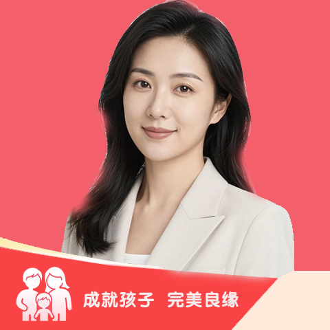 三十五岁左右中年男性头像，穿深色西装，白色背景，专业严肃表情